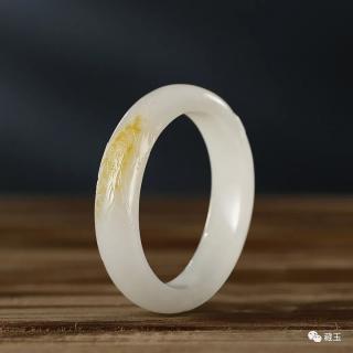 和田玉手镯怎么戴才叫有品位?90%的人竟然不知道!